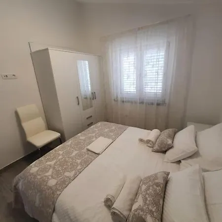 Rosemary ヴェラ・ルカ